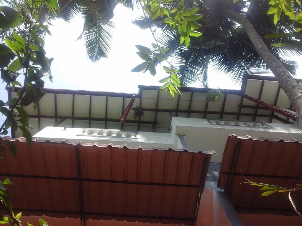 Peacock Wings Guest Hotel Mirissa Exterior foto